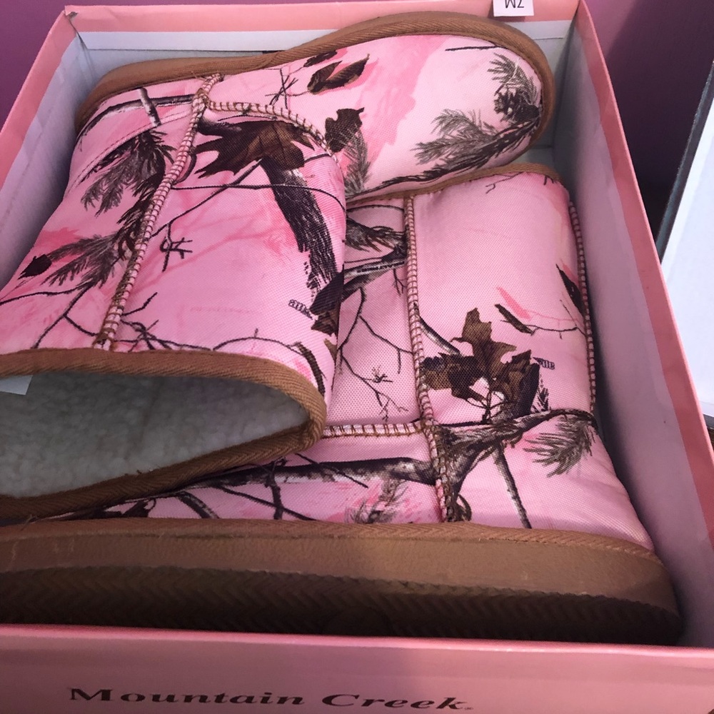 Realtree Pink Camo faux fur boots
